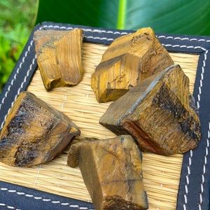 1 piece • Tigers Eye stone